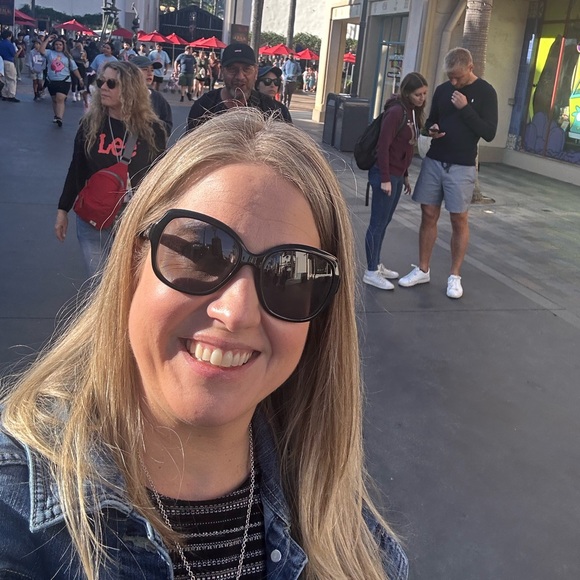 Meet your Posher, Ricci - Picture 2 of 2